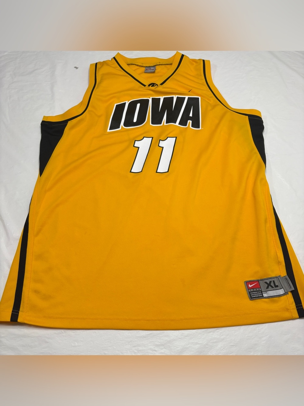 Nike Iowa Hawkeyes #11 Basketball Jersey Men’s XL